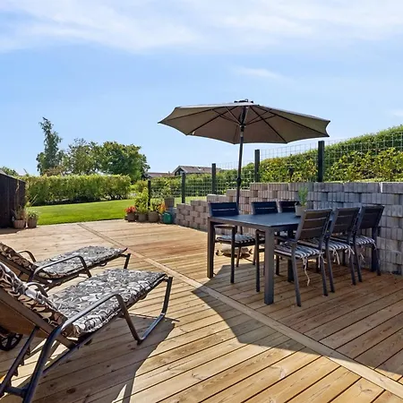 Enida - 350m To The Fjord By Interhome