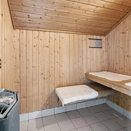 Enida - 350m To The Fjord By Interhome